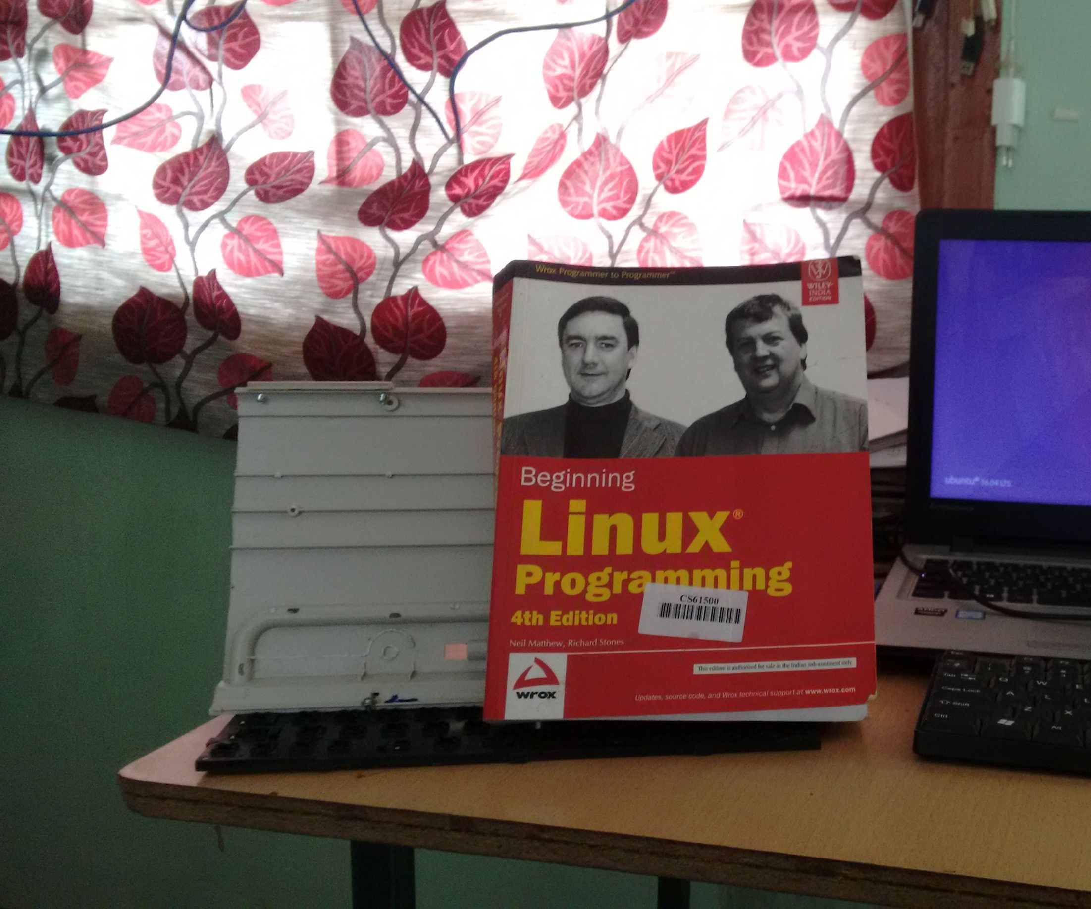 Book Holder : Using Old Keyboards 