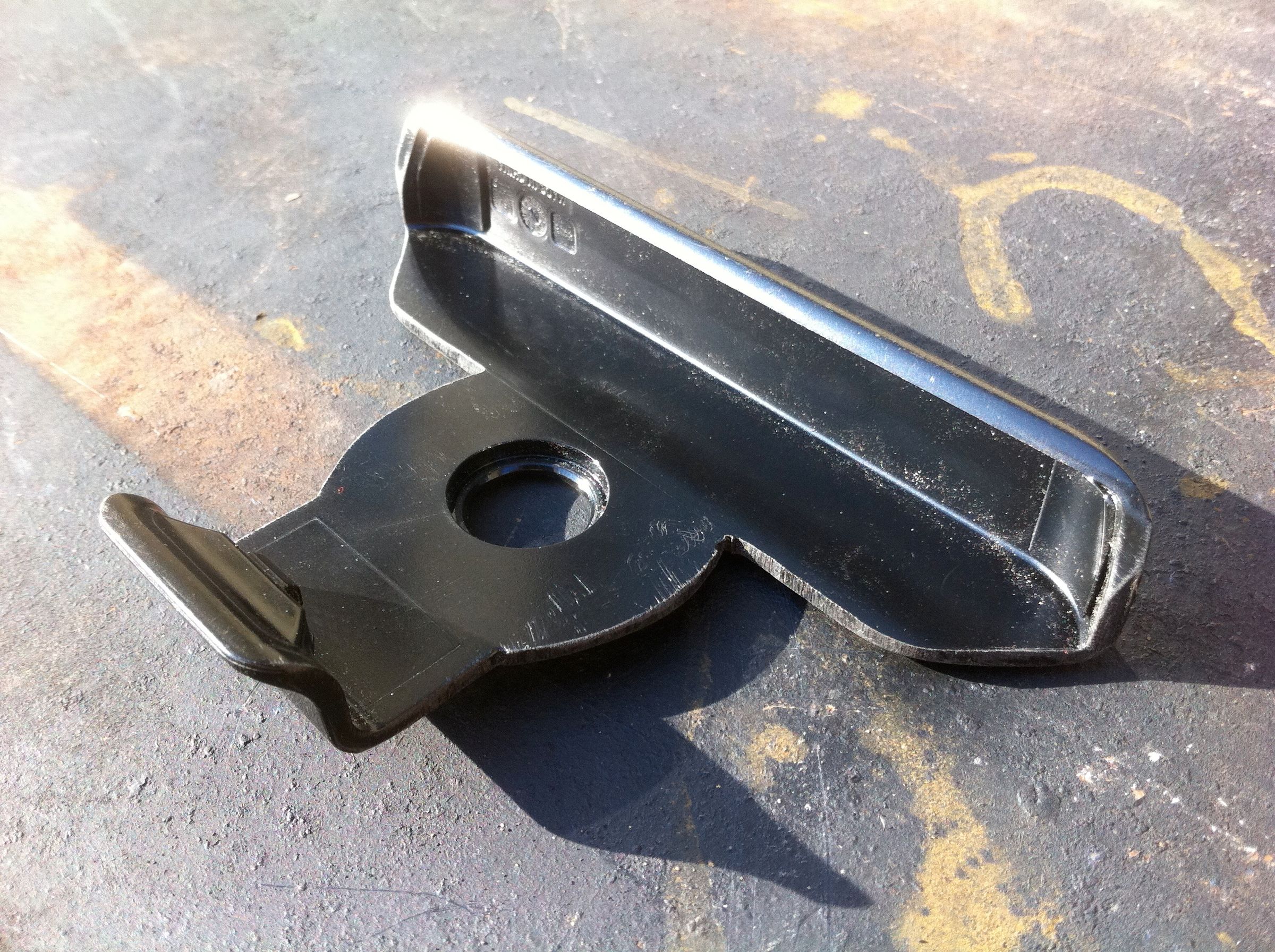 IPhone Tripod Mount From OtterBox Holster 4 Steps (with Pictures