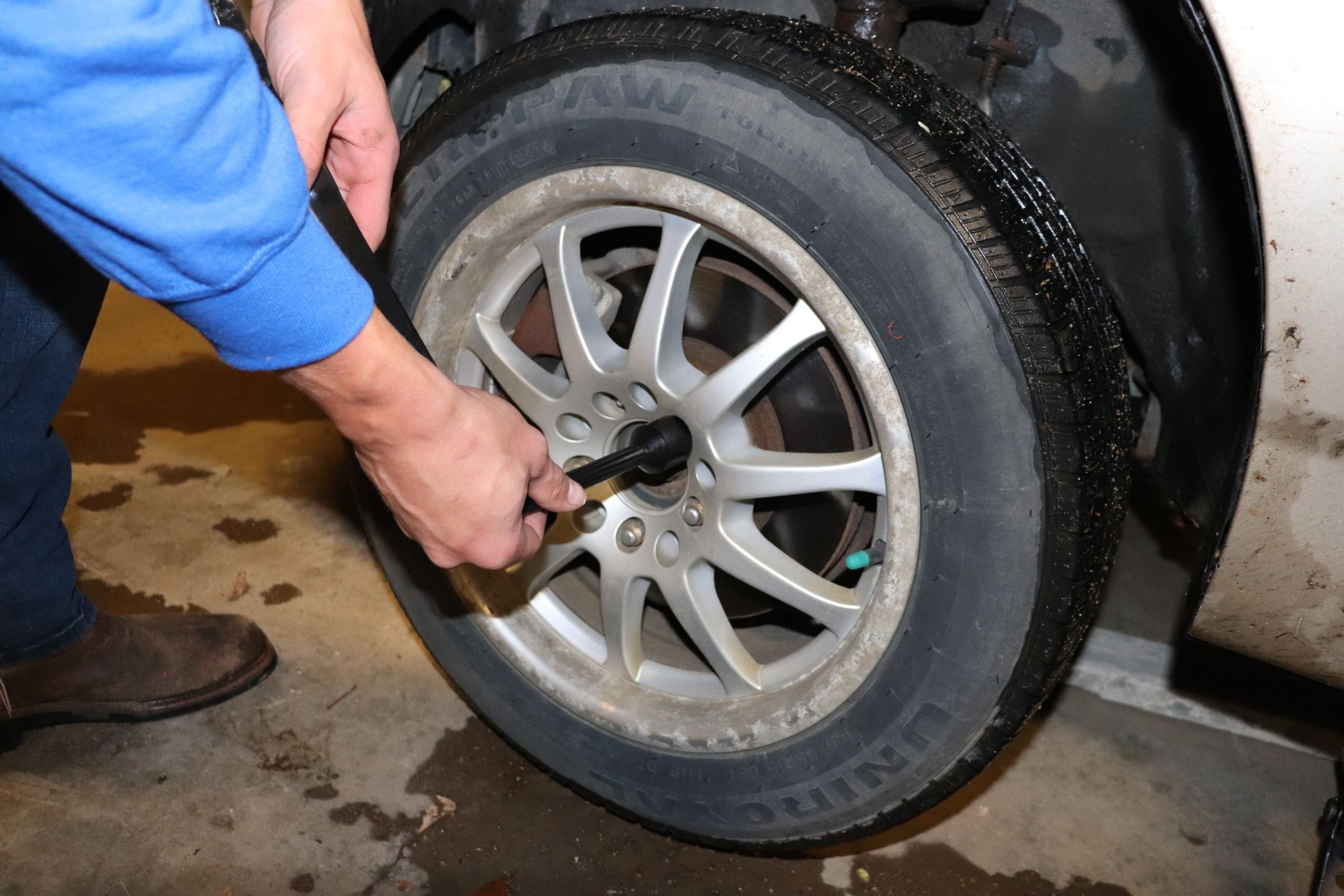How to Change a Flat Tire 5 Steps Instructables