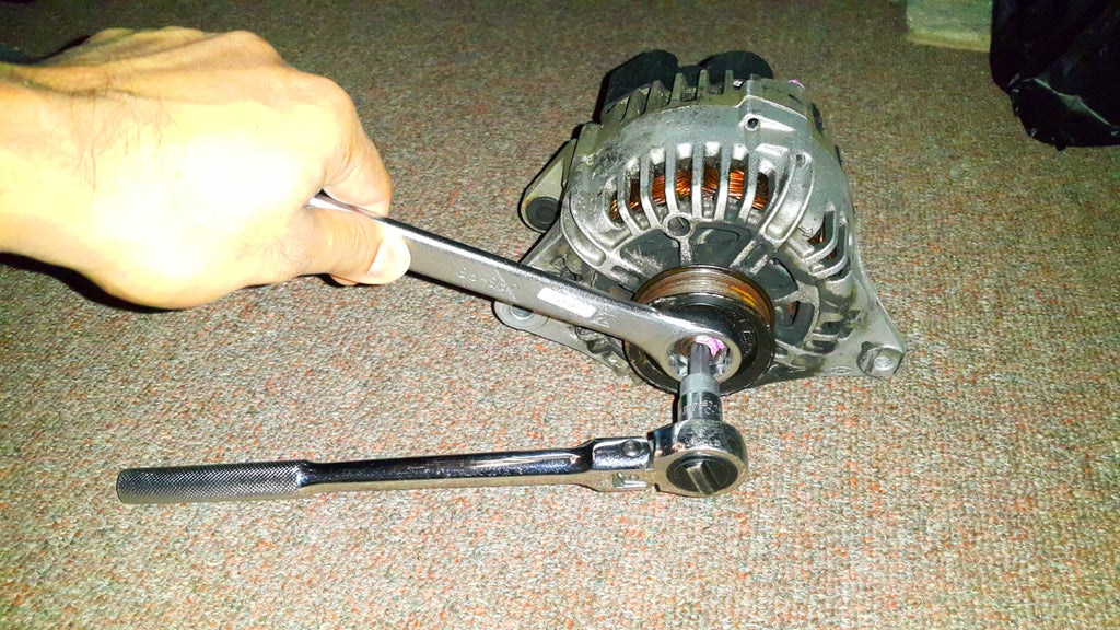 How to Remove an Alternator Pulley