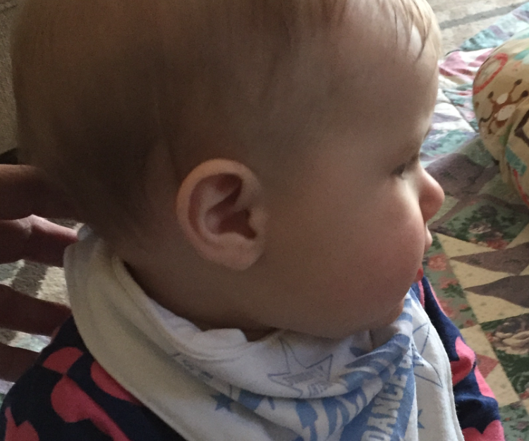 Baby Bib out of a T-shirt