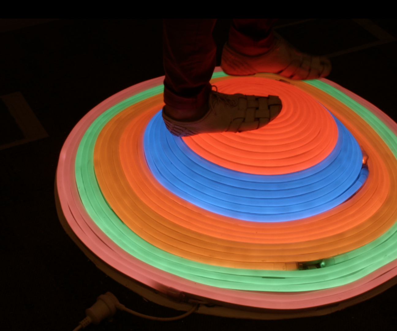 Interactive sculpture : Your wave of Happiness