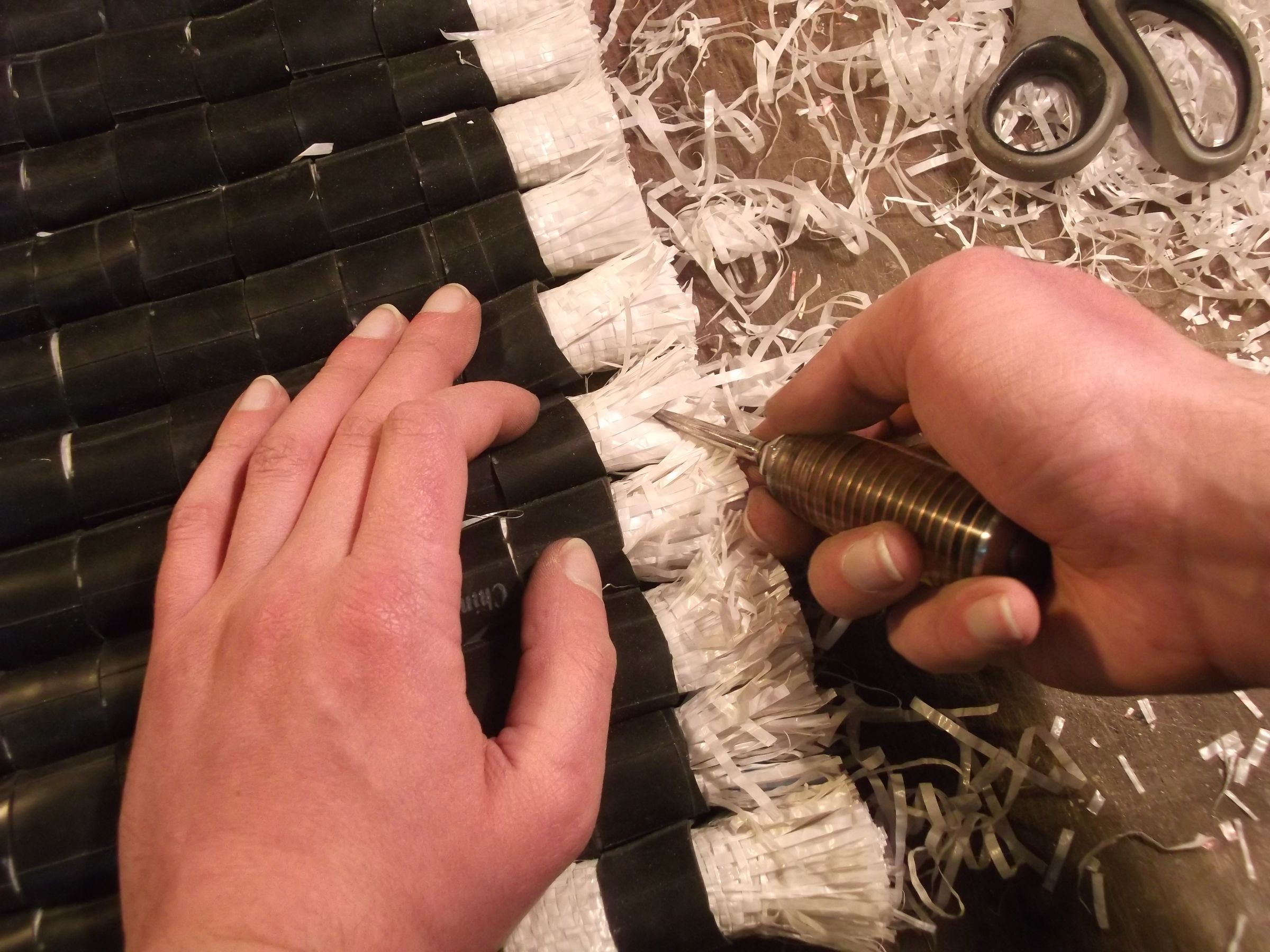 Inner Tubes + Plastic Bags Woven Rug #1 : 14 Steps (with Pictures ...
