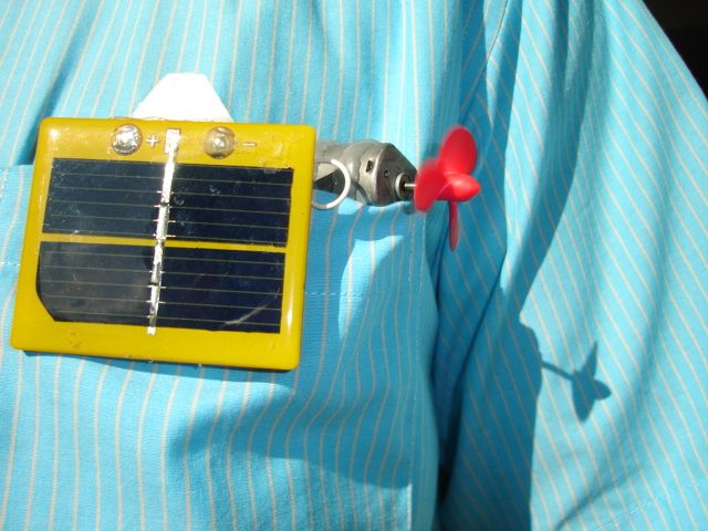 Simple Solar Powered Pocket Submarine With Depth Control.