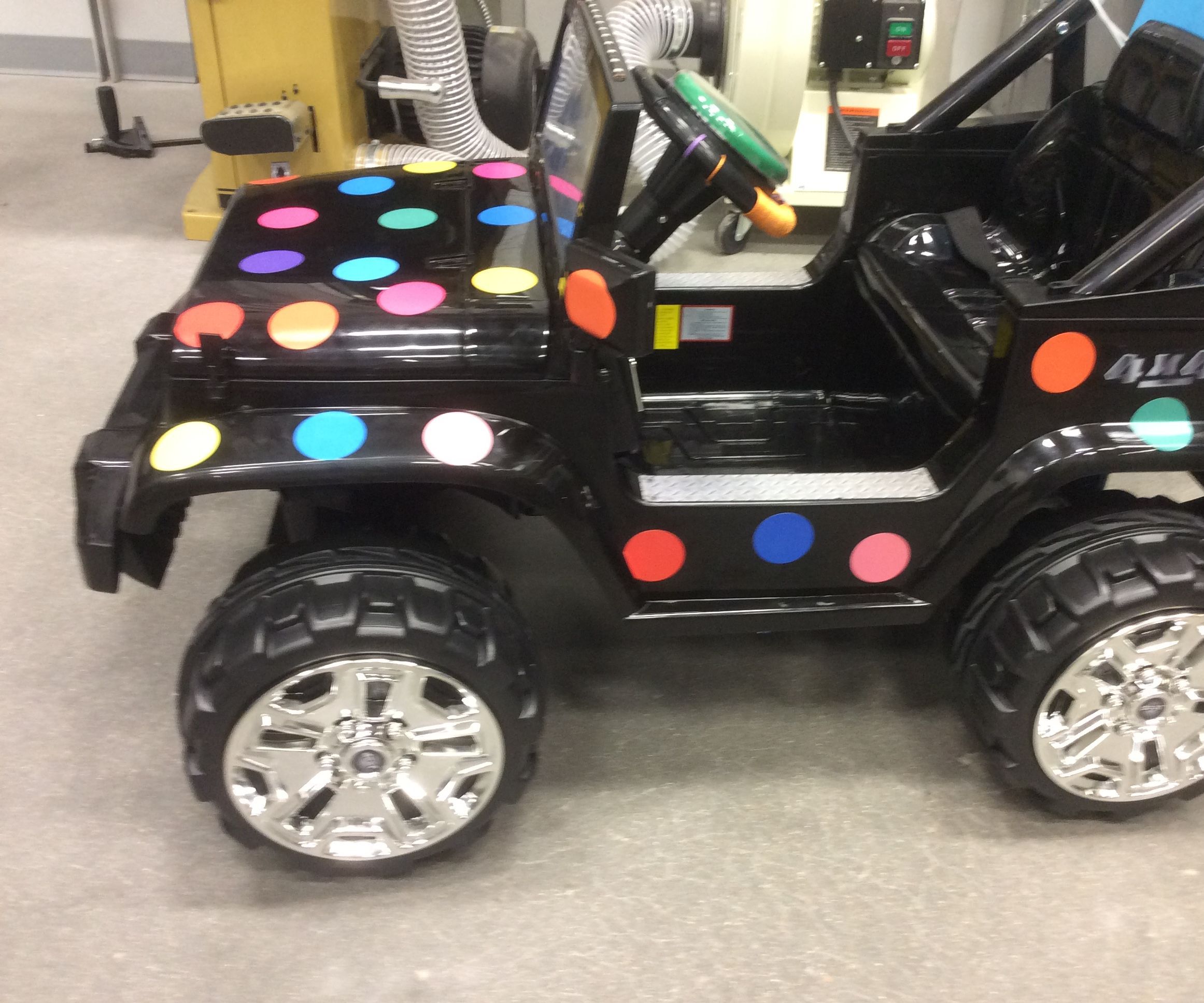 WSU GoBabyGo Modification - Ride on 12V Jeep With Big Mac Switch