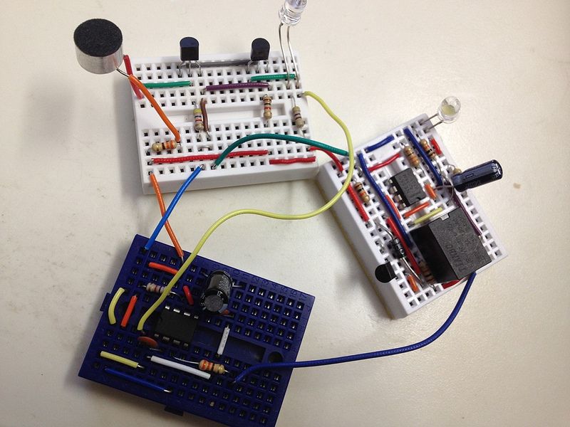 A Simple Clap Switch Using 3 Different Circuit Modules