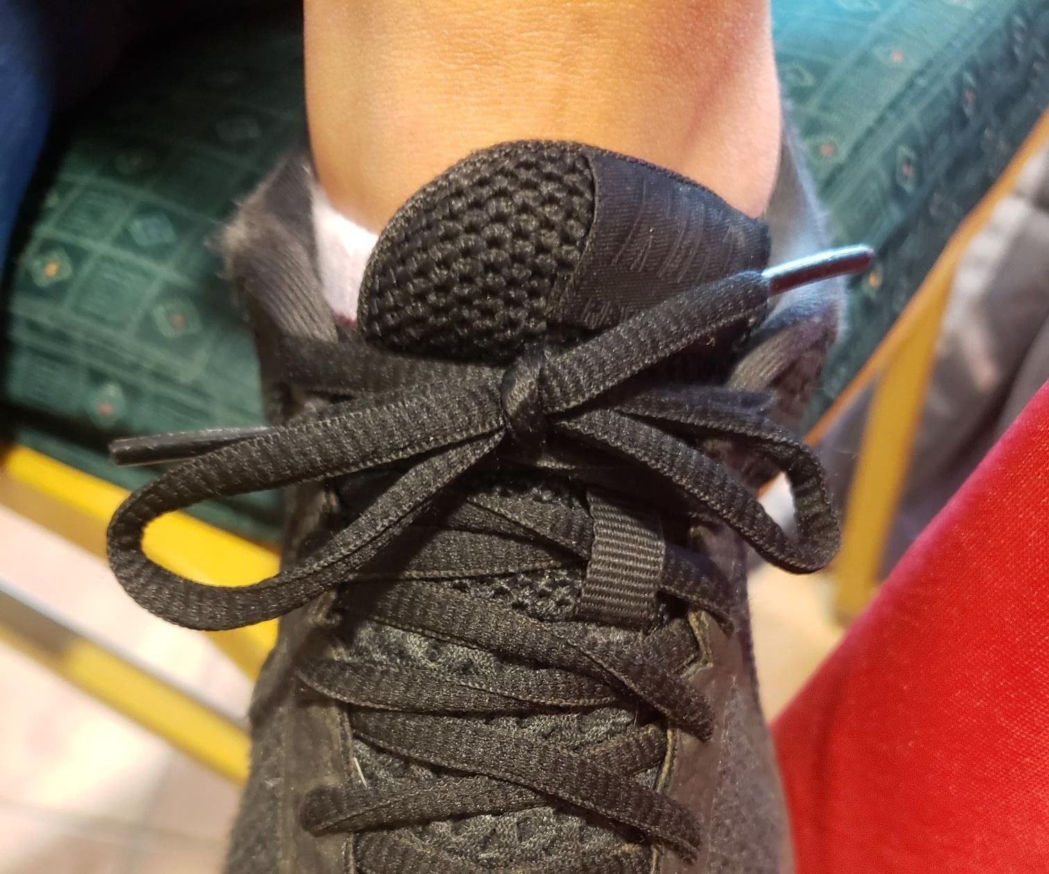 HOW TO TIE YOUR SHOES