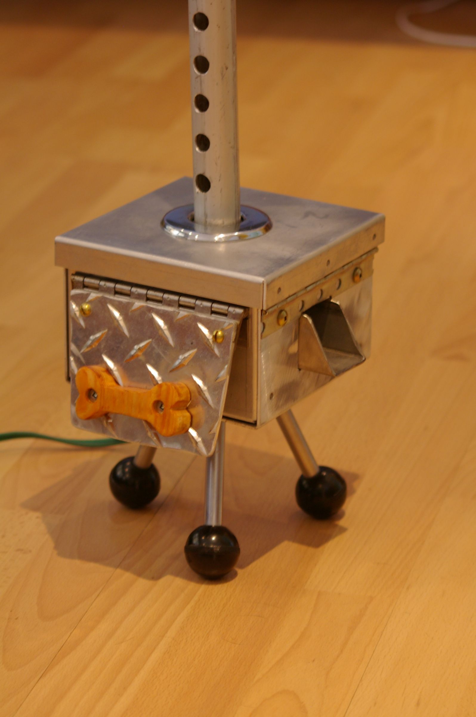 Pavlovian Device - Dog Biscuit Chucker