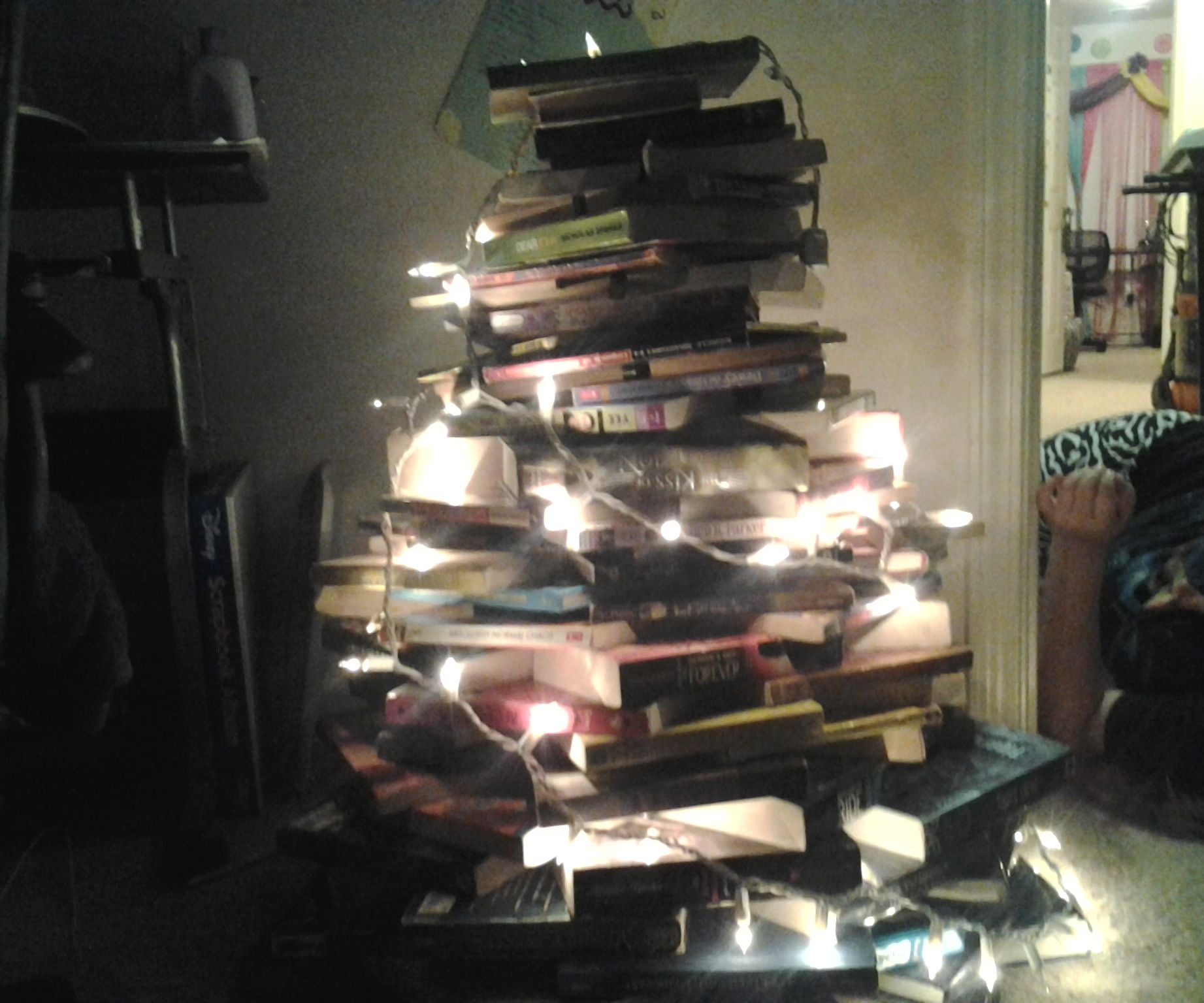 How to Create a Book Christmas Tree 10 Steps Instructables