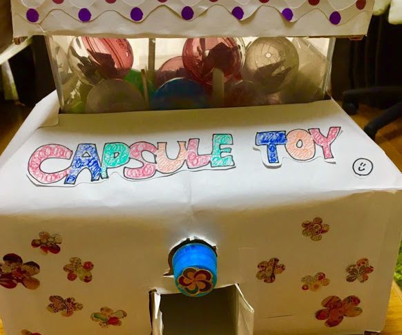 Capsule-toy Vending Machine