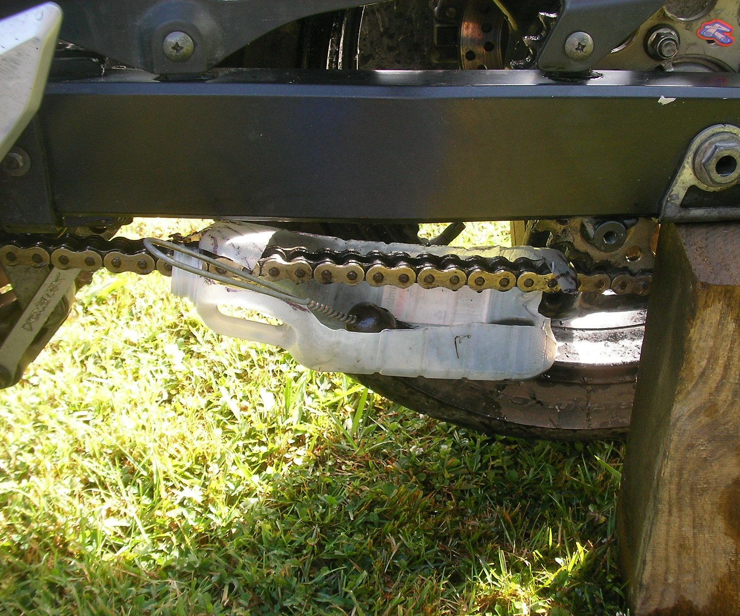 Mess Reducer for Motorcycle Chain Cleaning