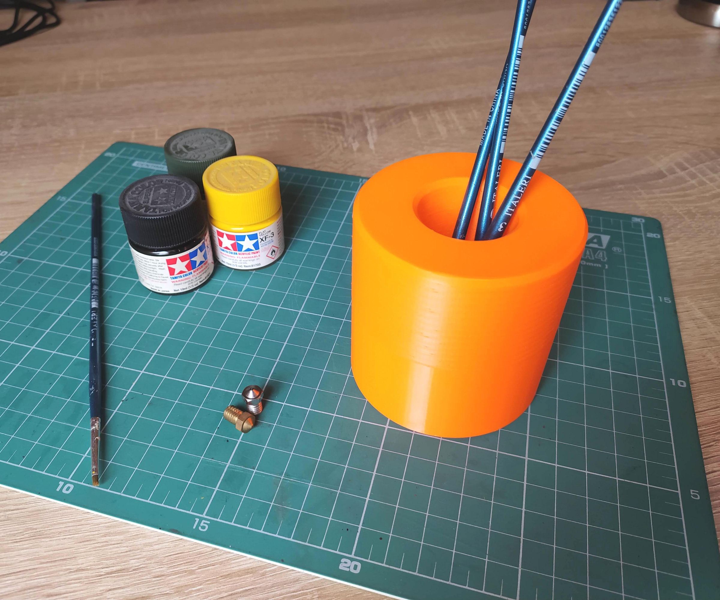 Parametric Spill Proof Cup for Brushes Etc.