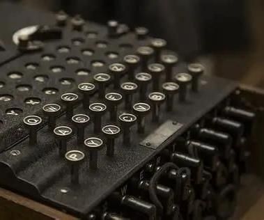 Enigma-E : Encryption Inspired by History