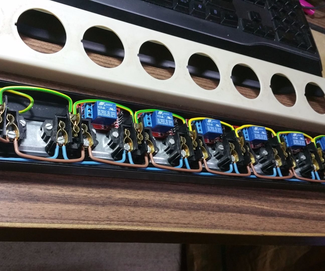 AC powerstrip with Arduino controlled AC/DC relays and openHAB