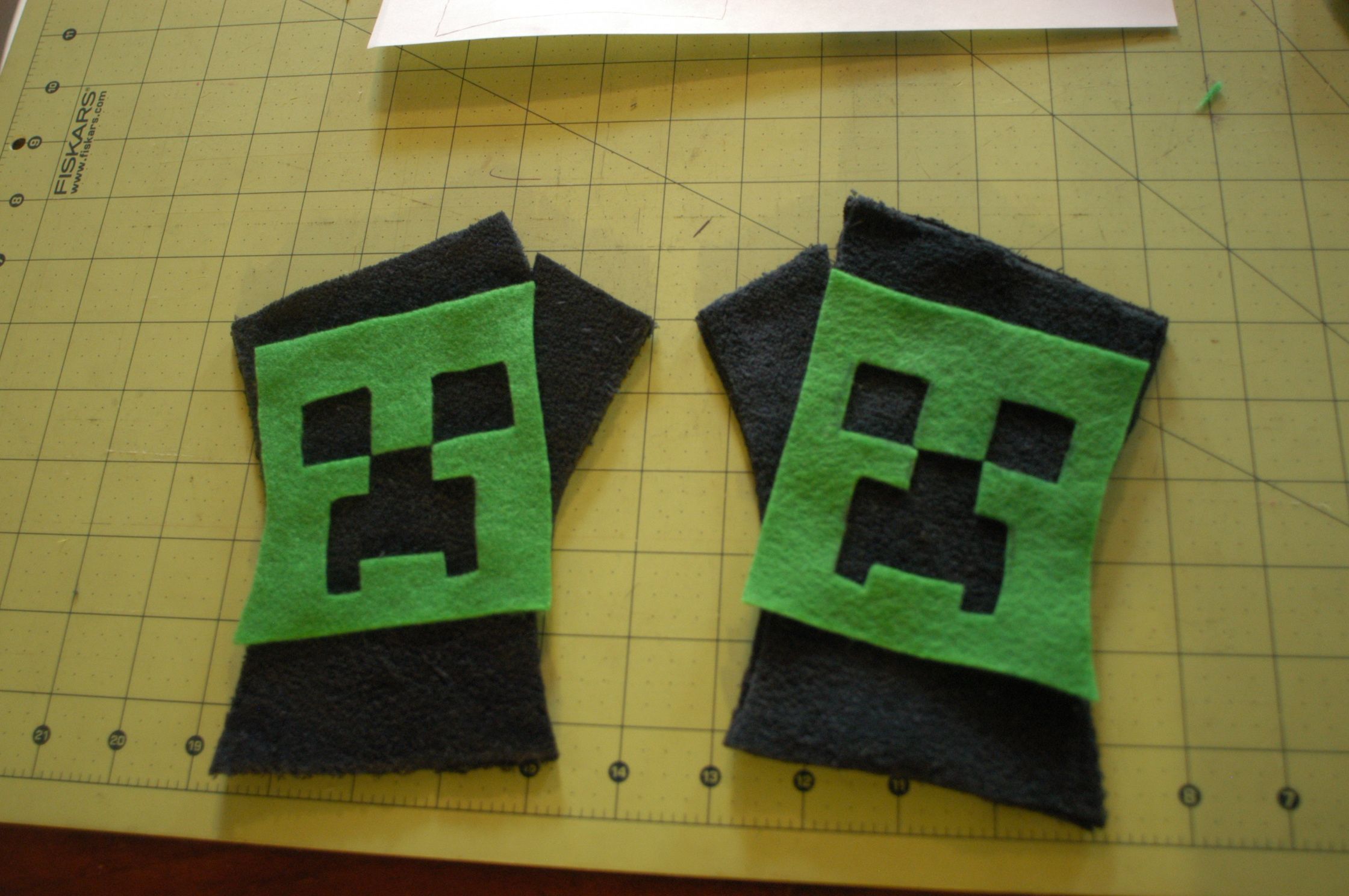 Minecraft Creeper Fingerless Gloves Pattern Instructables