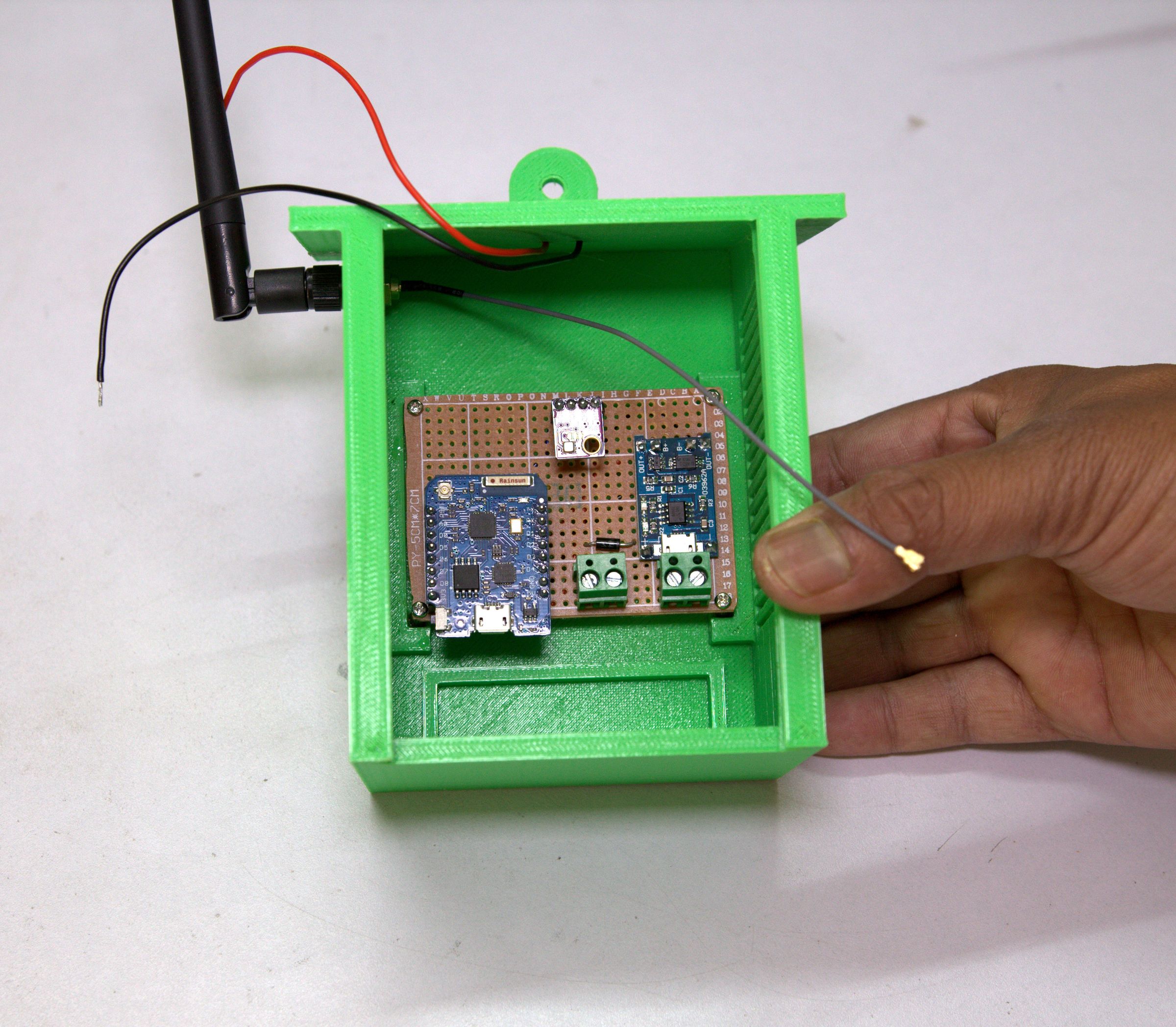 Solar Powered WiFi Weather Station V1.0 19 Steps (with Pictures