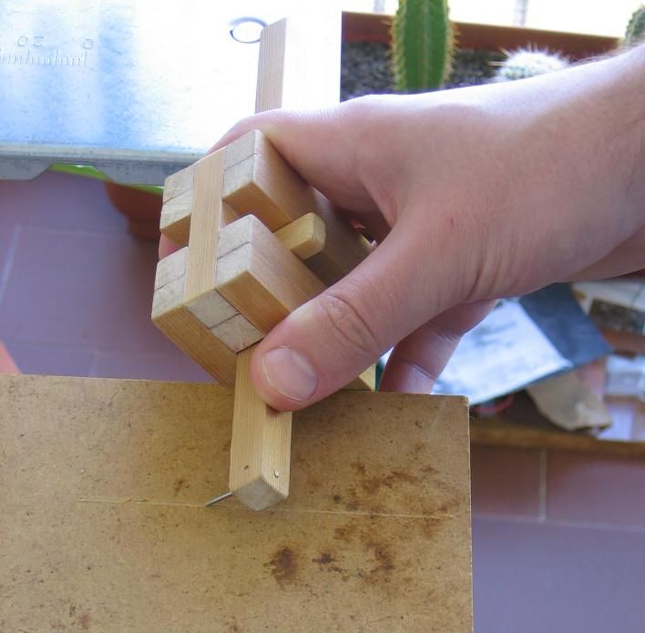 Woodworking Marking Gauge Made From a Single Wood Stick