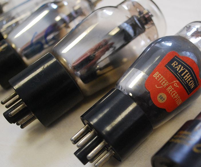 Make A Lightbox DIsplay For Vintage Retro Valves...