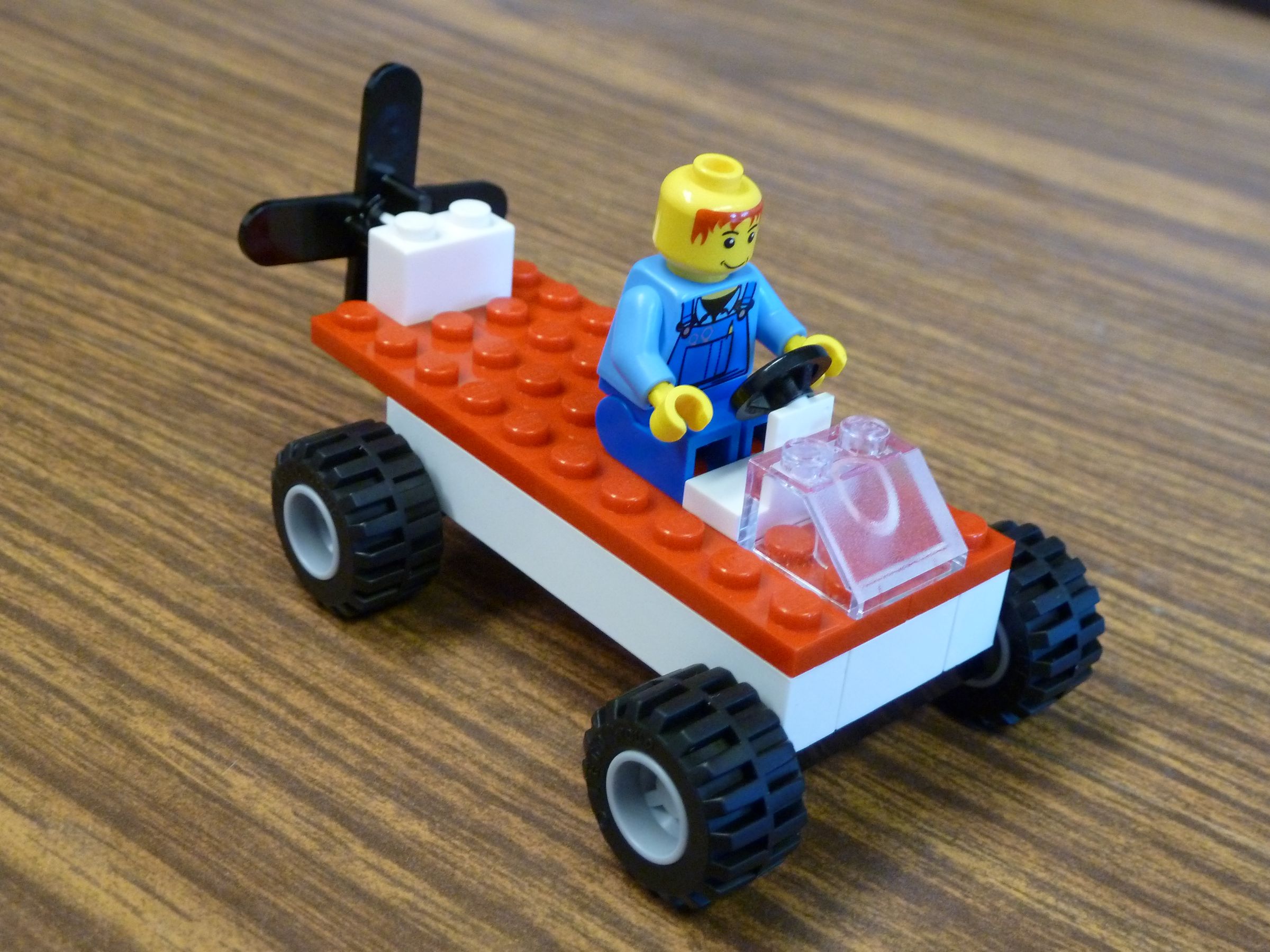 How to Make a Sweet Lego Propeller Car!