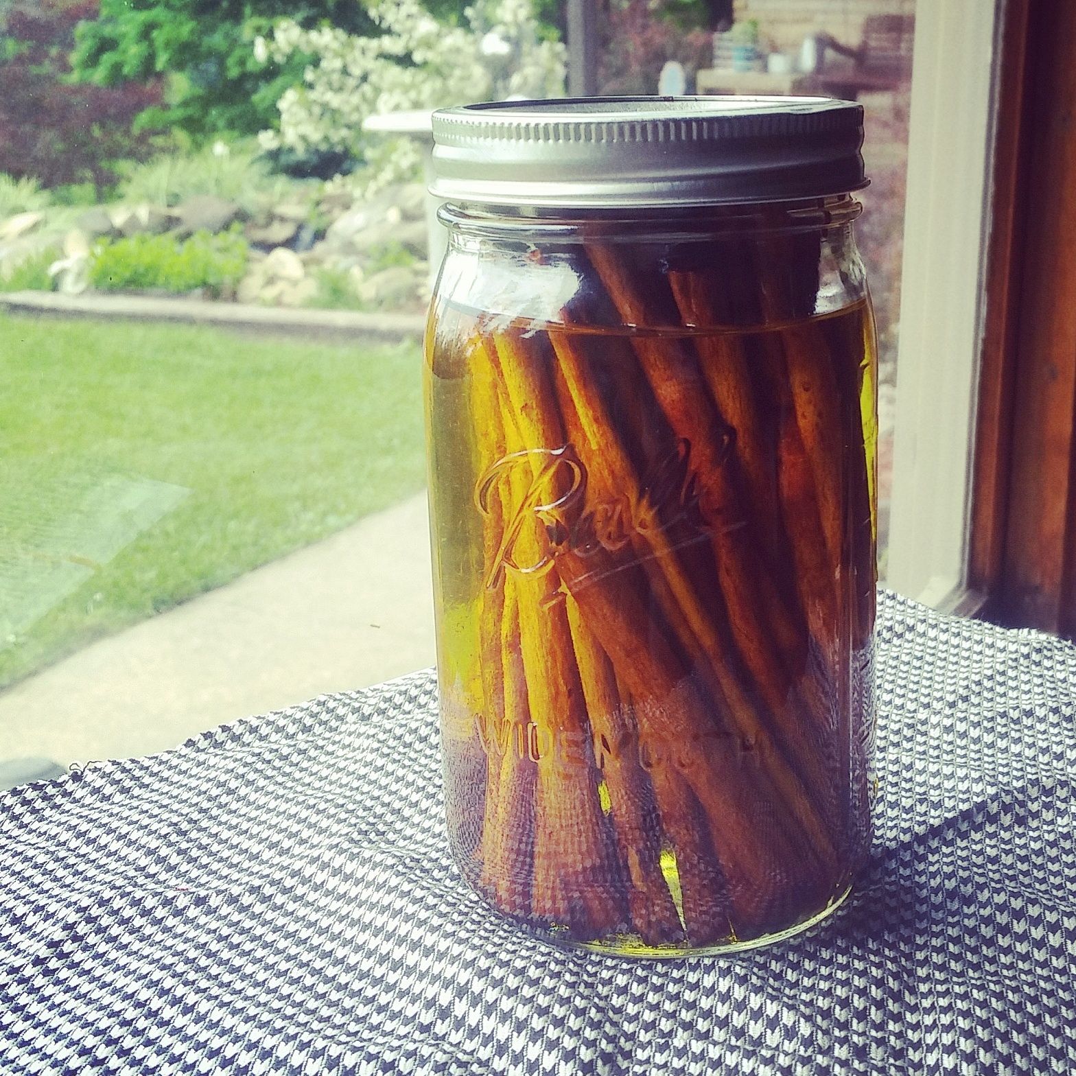 Make Homemade Cinnamon Oil 