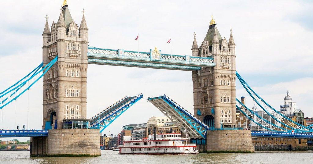 Origami Tower Bridge (London) With a Working Drawbridge : 8 Steps ...