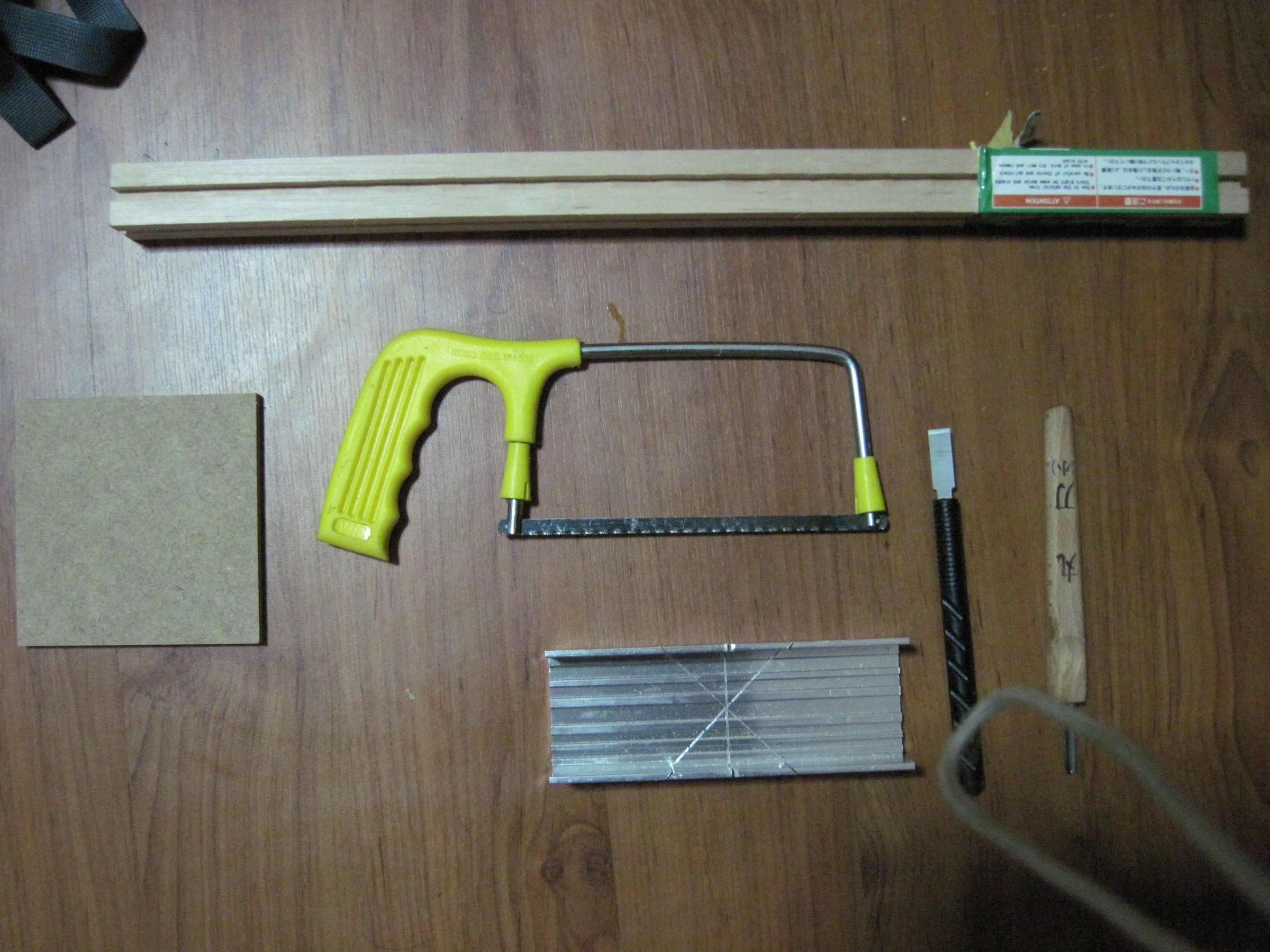 The 3 dollar headphone stand