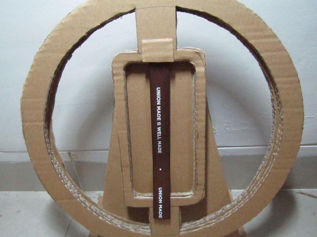 DIY Cardboard Gaming Steering Wheel 5 Steps