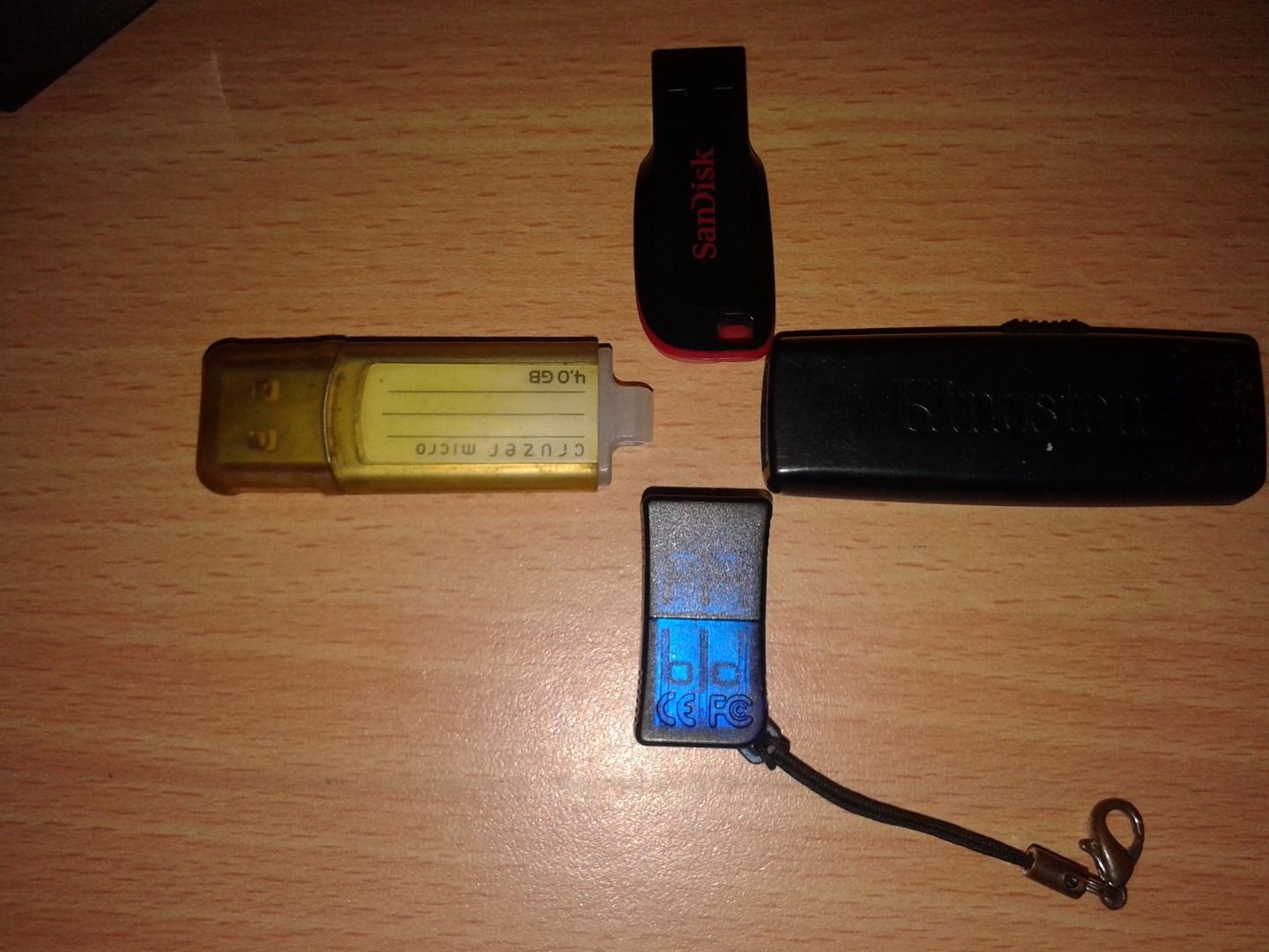 Pen Drive Holder / Stand 3 Steps Instructables