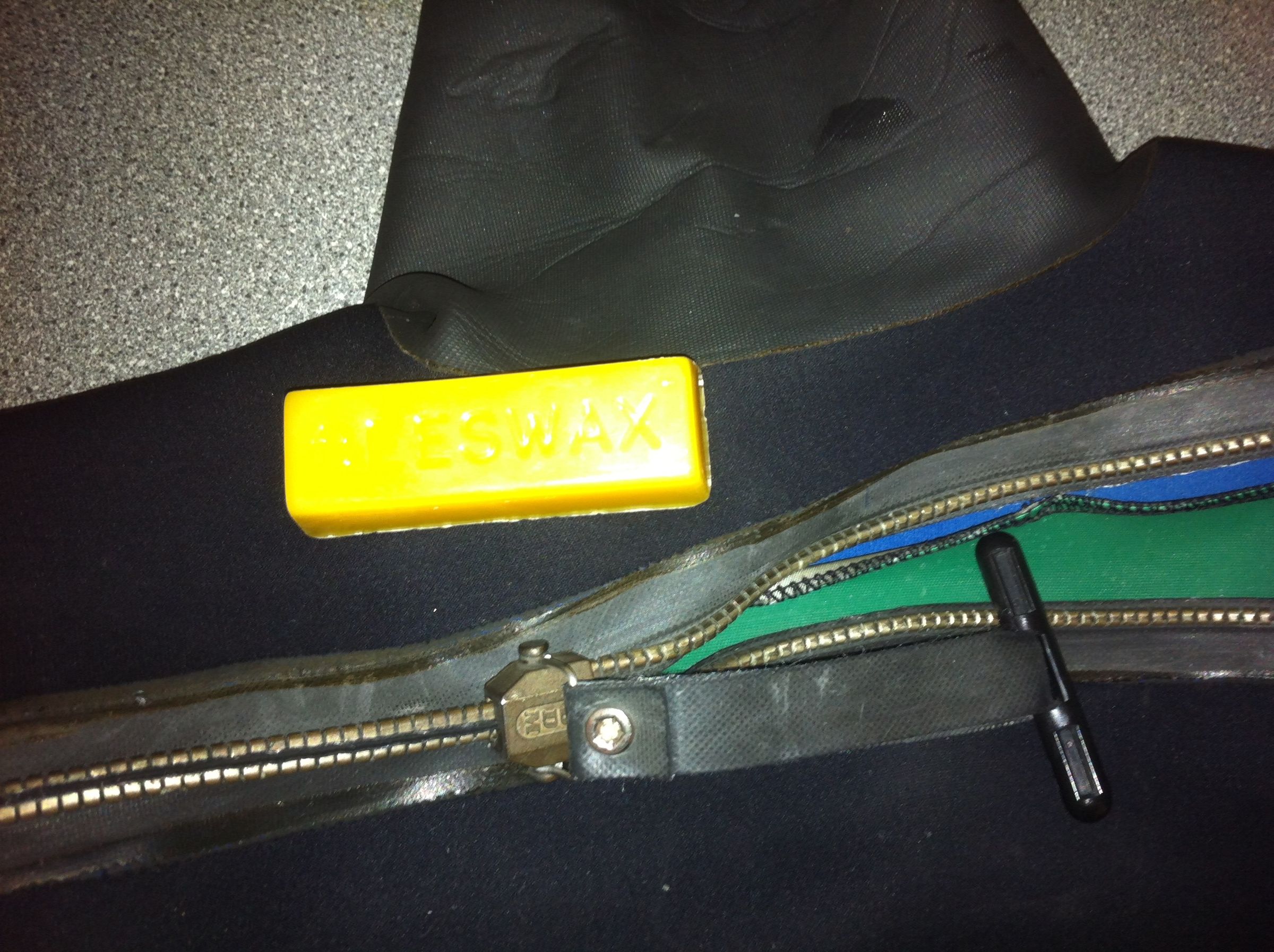 Using Beeswax to Lubricate Zipper 4 Steps Instructables