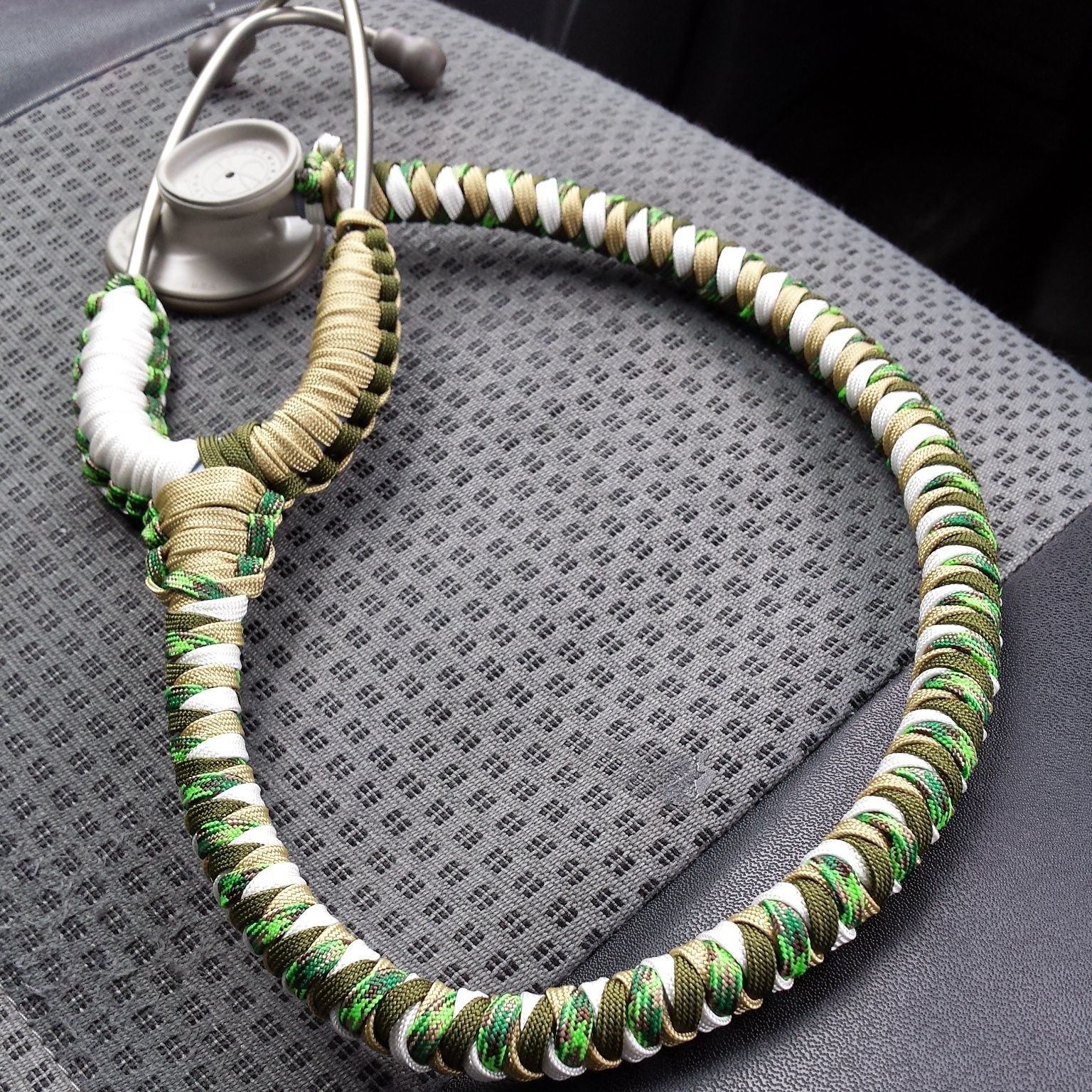 How to Tie a 4 Strand Paracord Braid With a Core and Buckle. 14 Steps