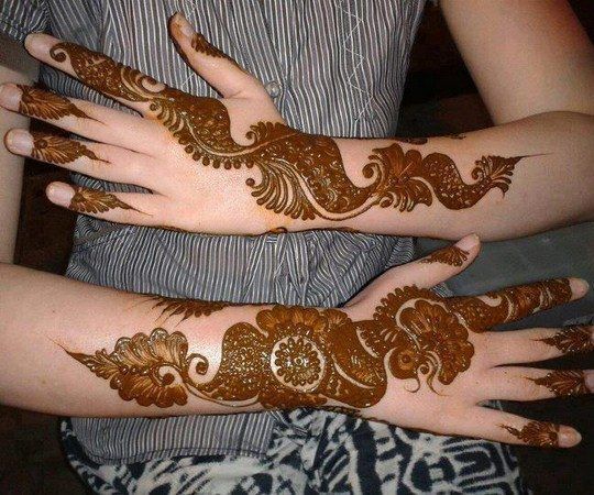How to Apply Mehndi on Hand to Complement Your Western Looks