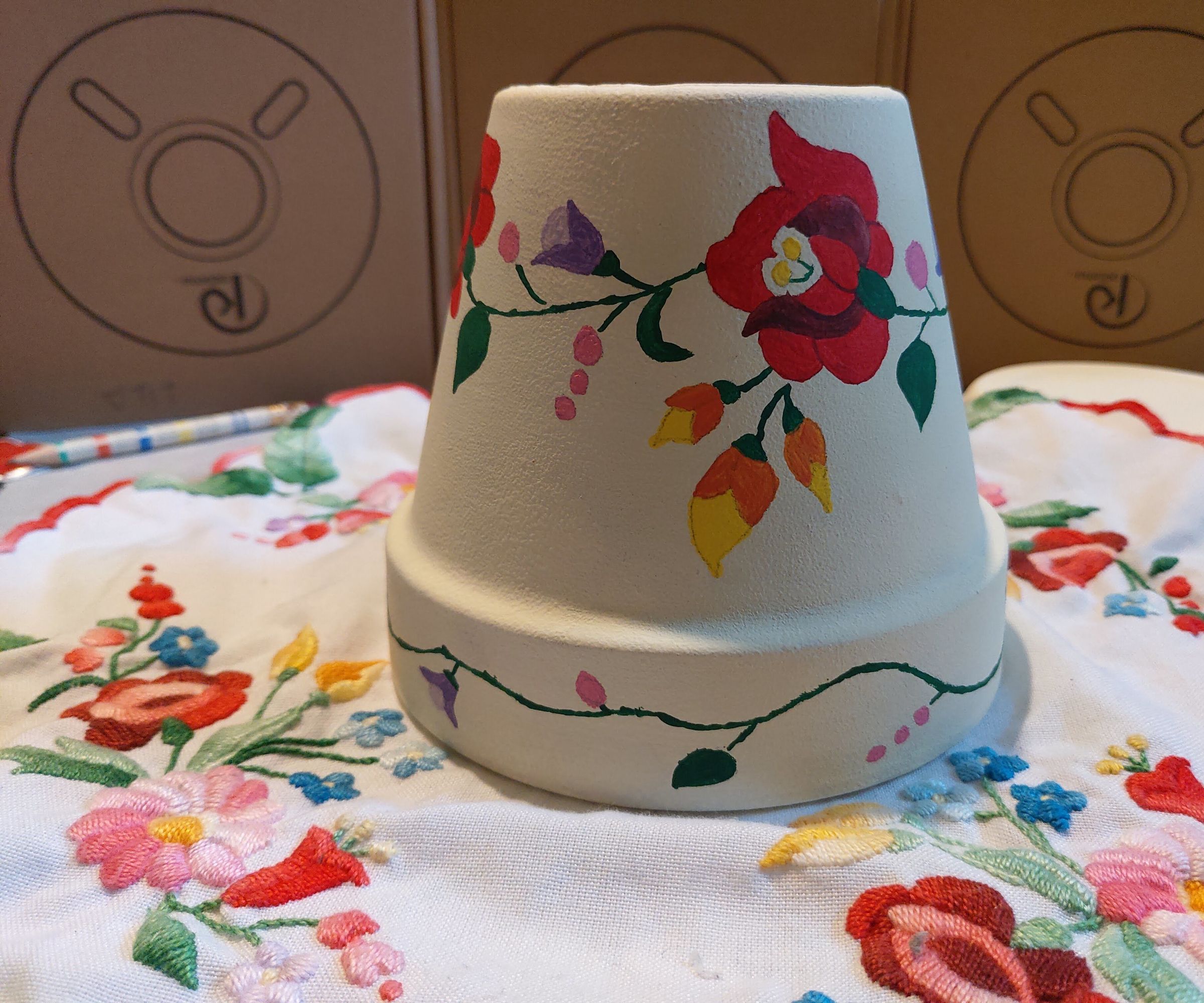 Hand Painted Broidery Pattern on Pot