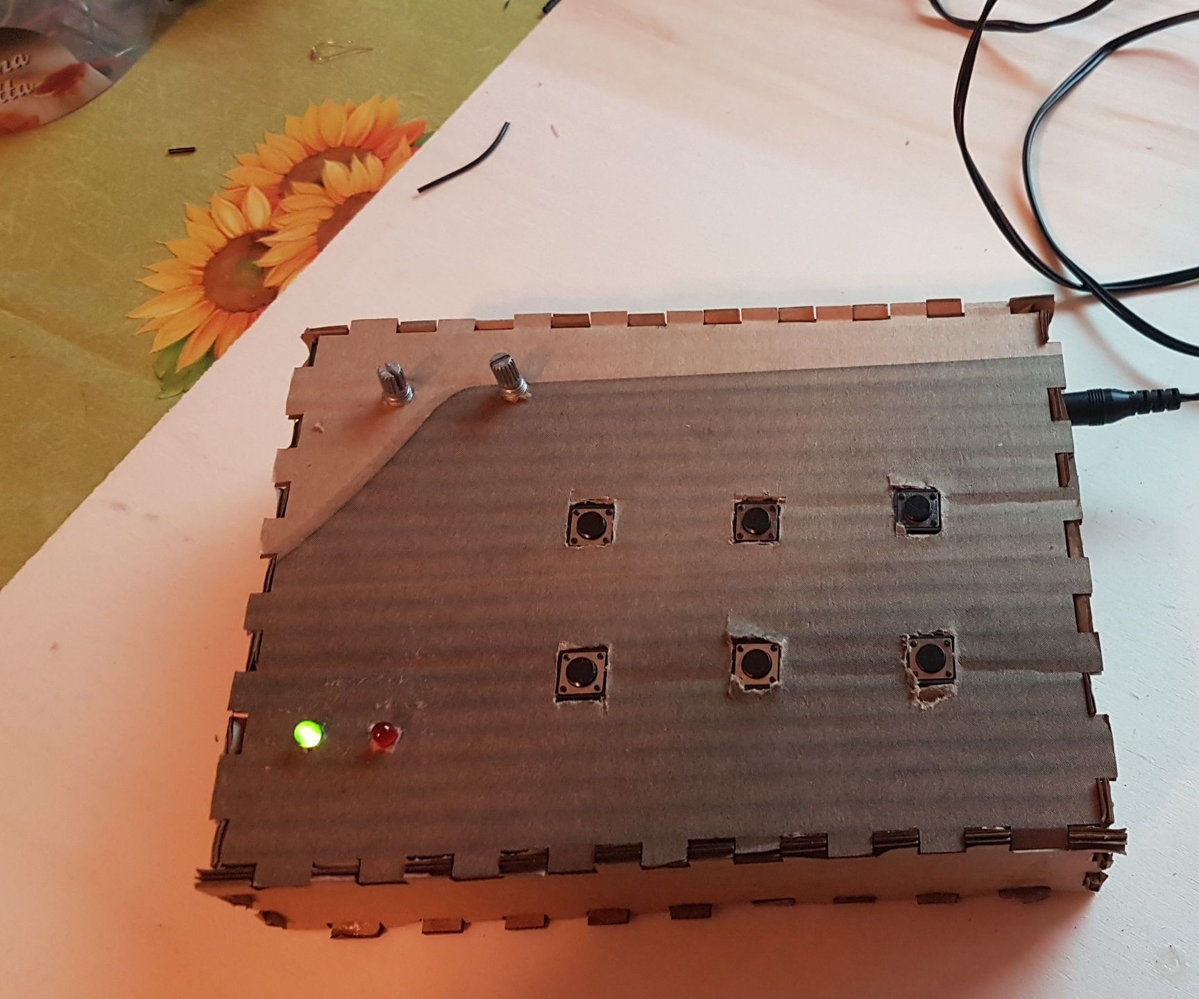 VOICE BOX: MIDI SYNT CONTROLLER