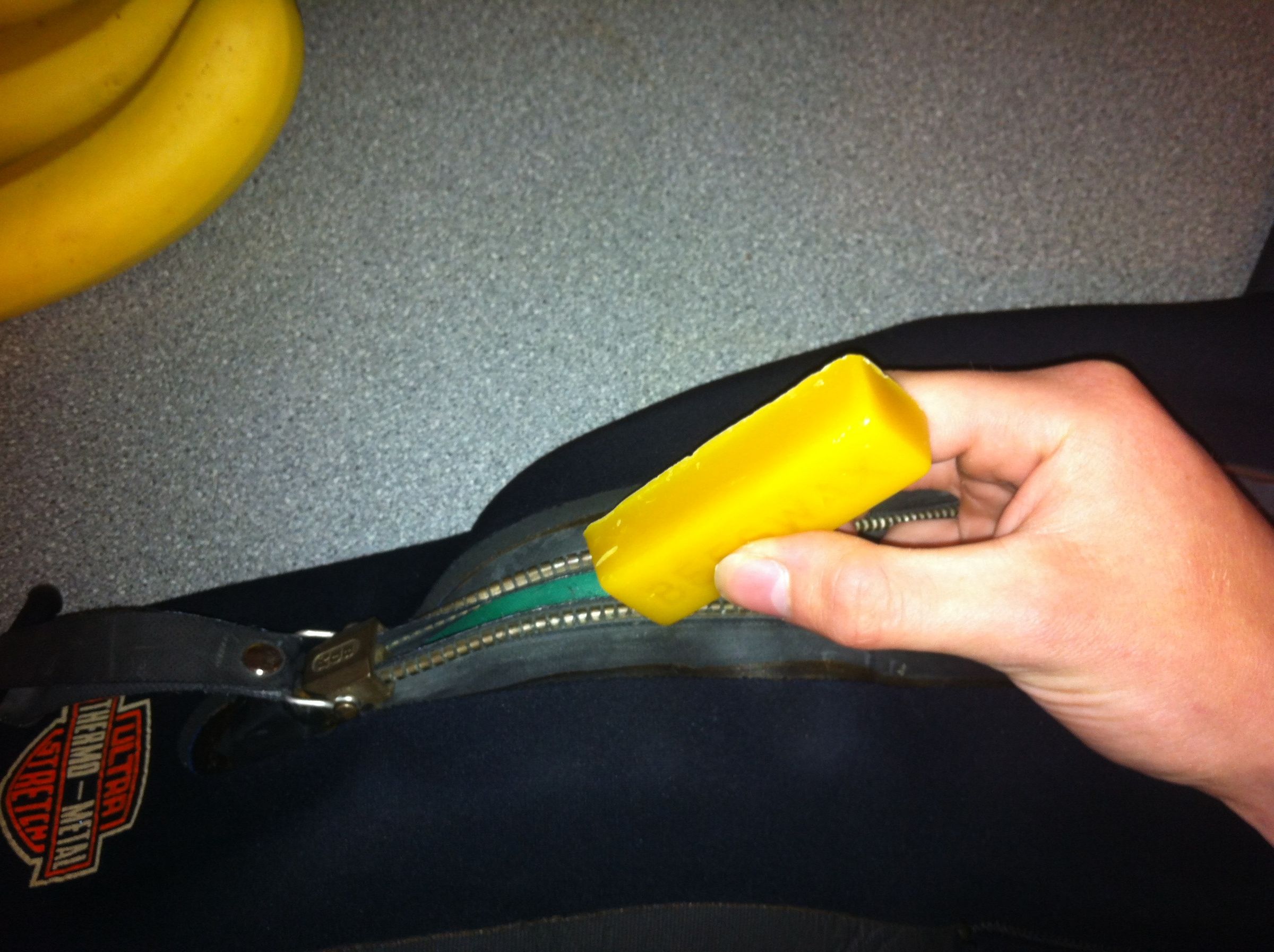 Using Beeswax to Lubricate Zipper 4 Steps Instructables