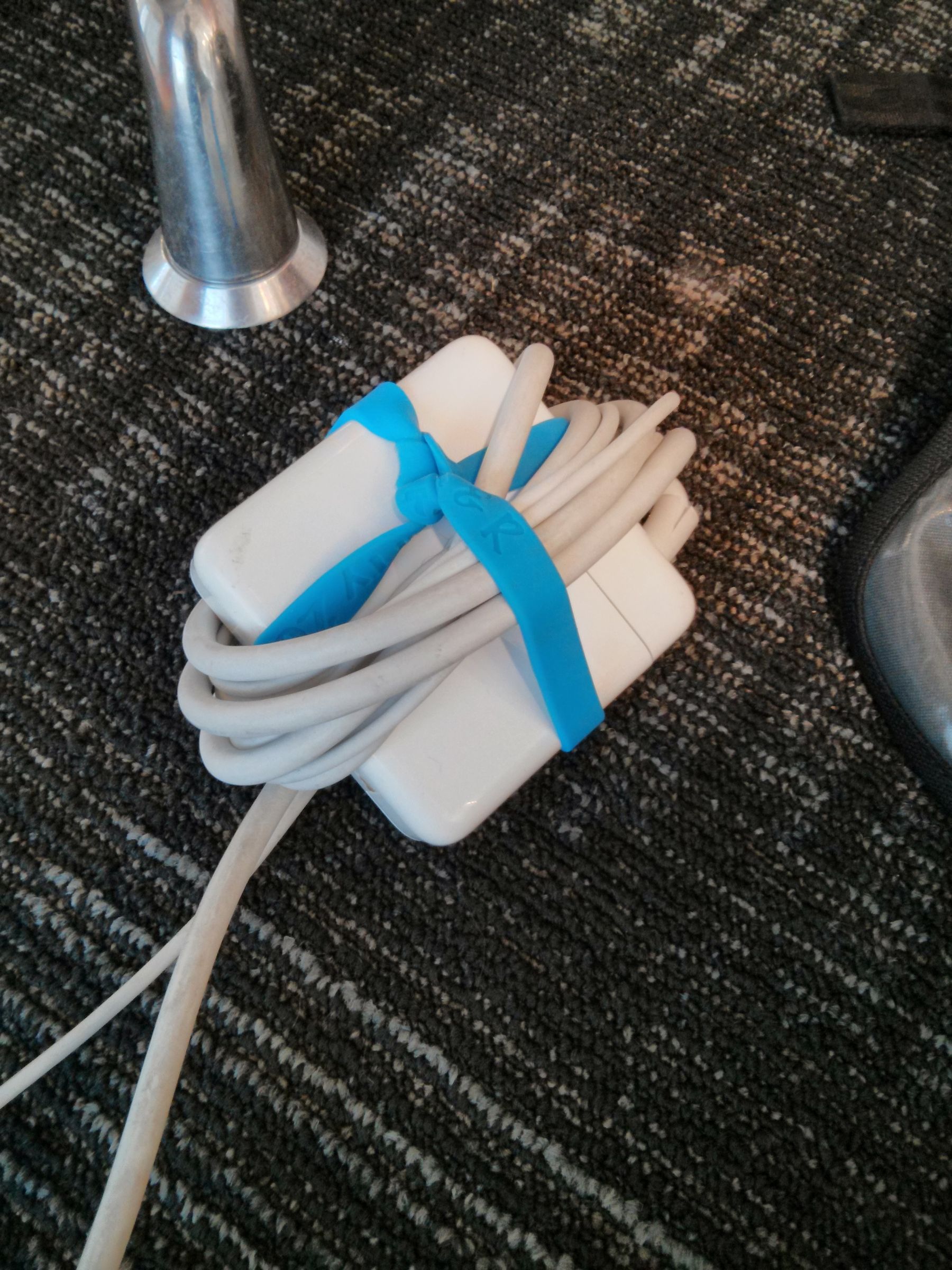 Rubber bracelets keep your power cable organized