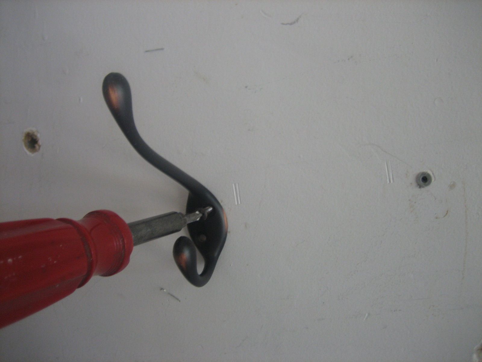 REPAIR LOOSE DRYWALL ANCHORS 7 Steps Instructables