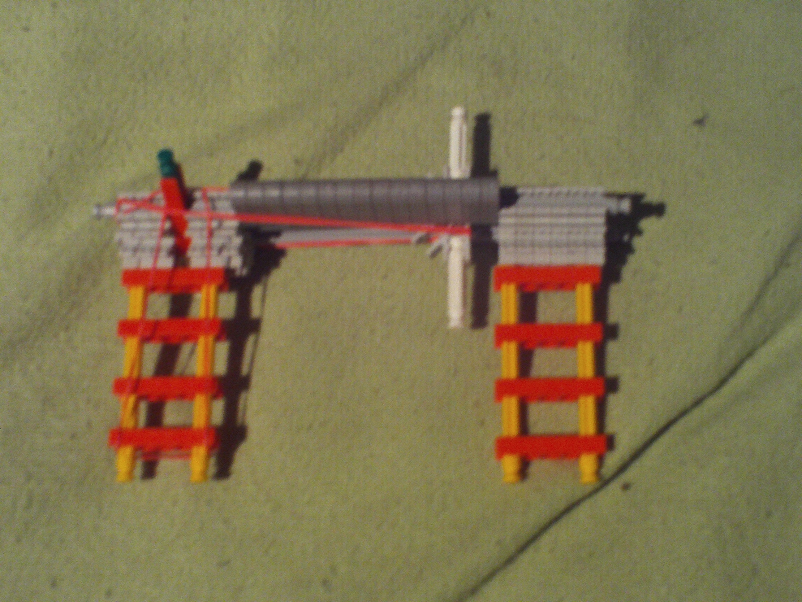 Pakman's Shatter Knex Gun!