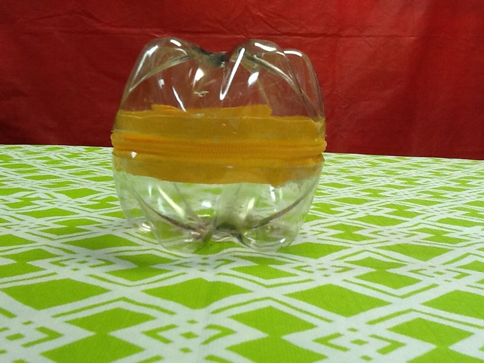 Upcycle It! Plastic Bottle Zipper Change Holder