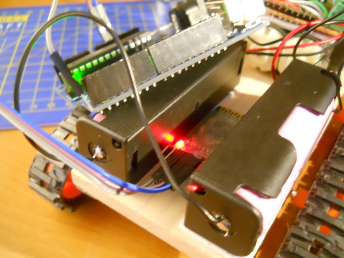 FPV Virtual Reality Arduino Controlled Tracked Robot : 17 Steps (with ...