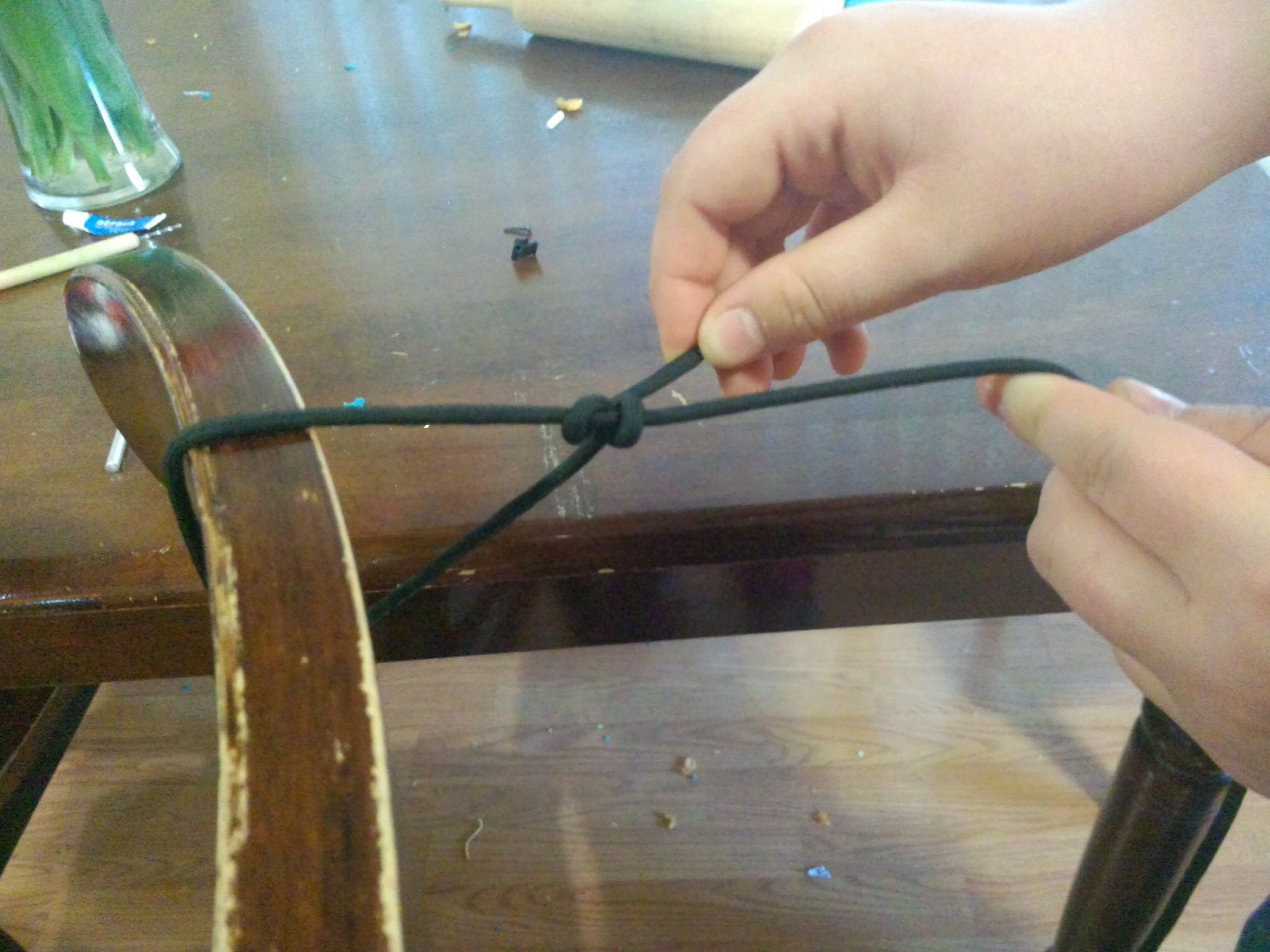 How to Tie Two Halfhitches and a Tautline Hitch. 9 Steps