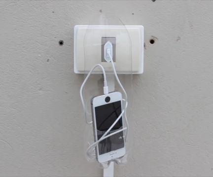 Make a Cellphone Holder With a Plastic Bottle