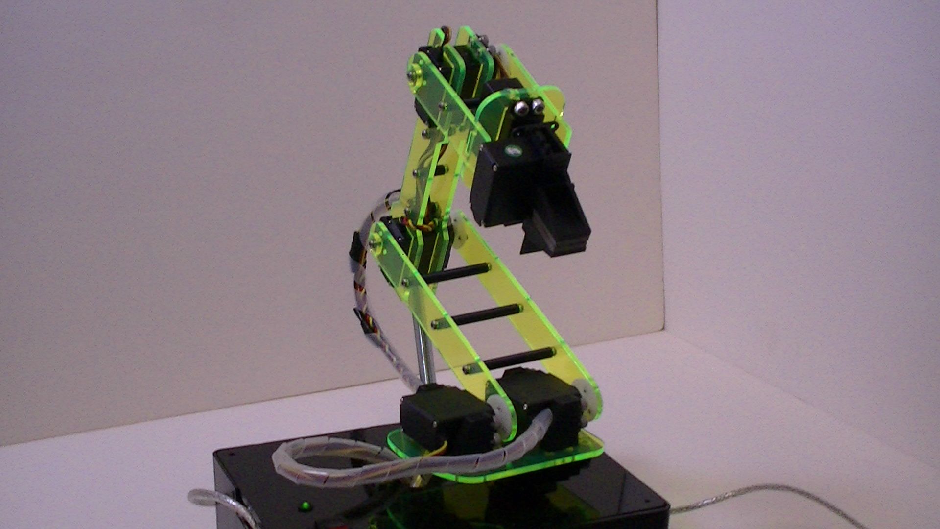 How-to Forge a Skull Crushing Robotic Arm to do Your Dirty Work.