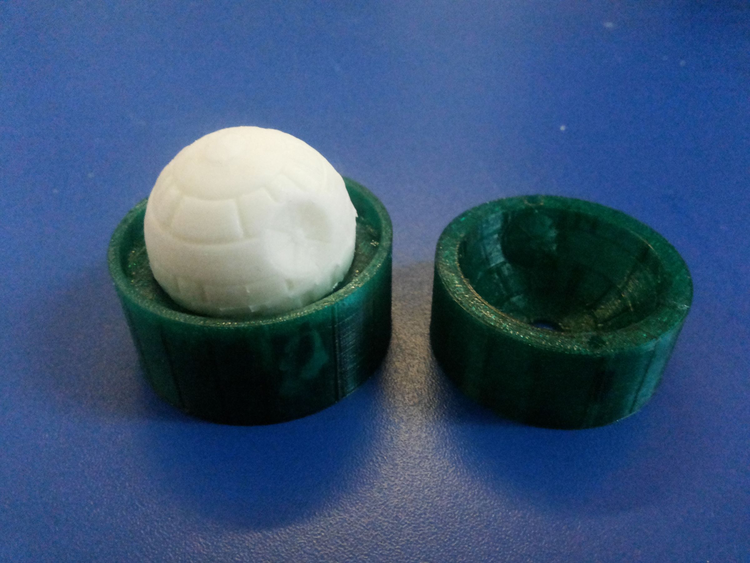 Make  bouncing Deathstars with 3D printing and homemade sugru!