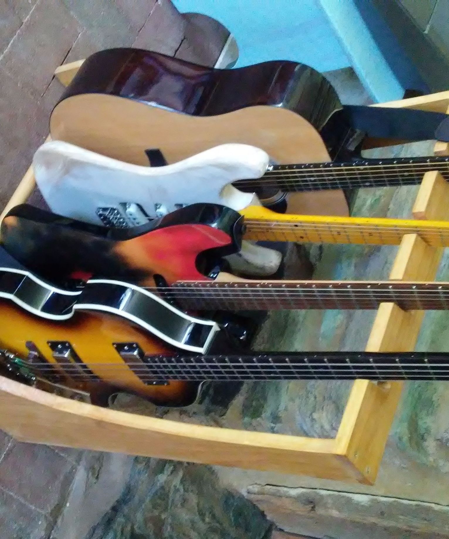 Simple Wooden Guitar Rack