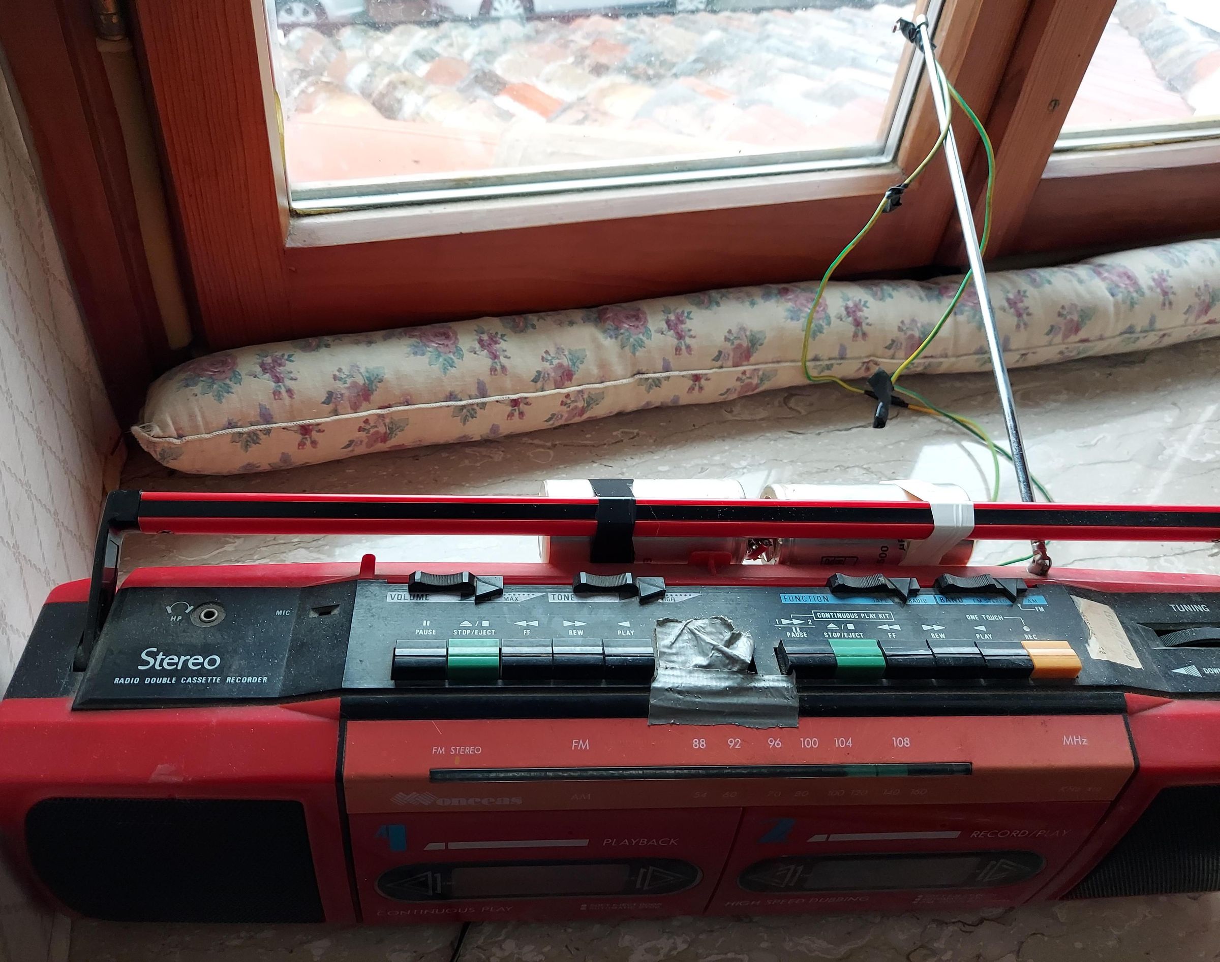 LIGHT ACTIVATED RADIO