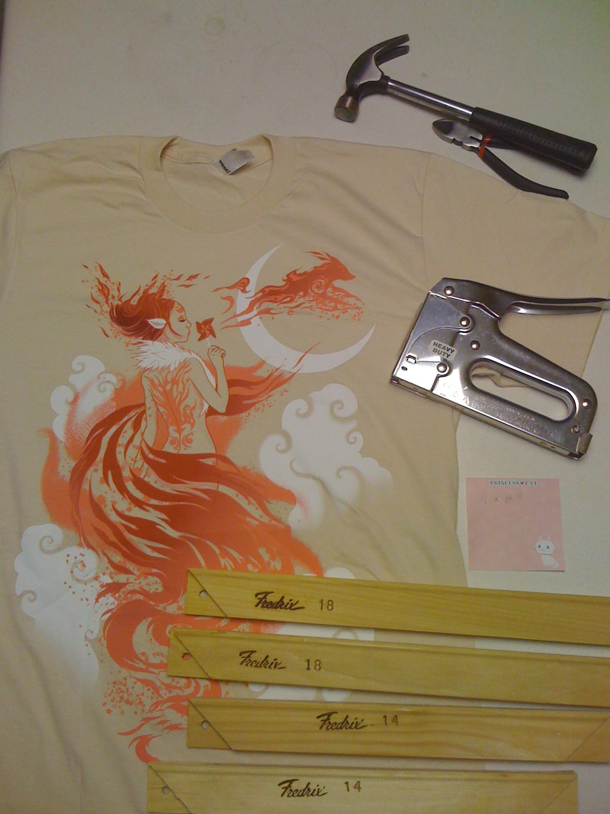 Make a T-shirt Into Hangable Art