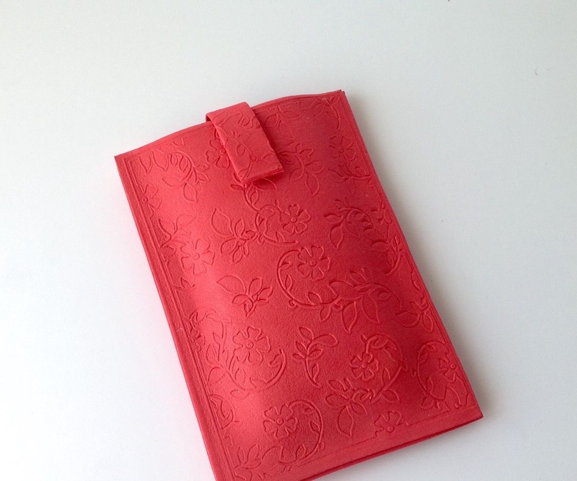 Make a Pretty Smartphone Case From Craft Foam