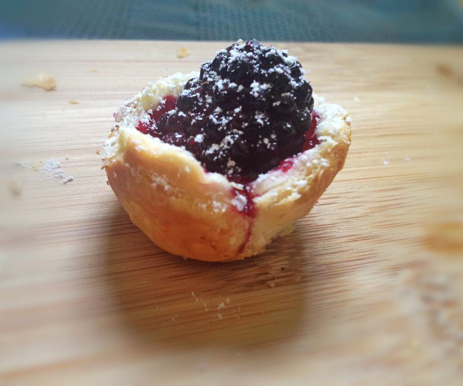 Mouth-optimized Blackberry Mini Pies