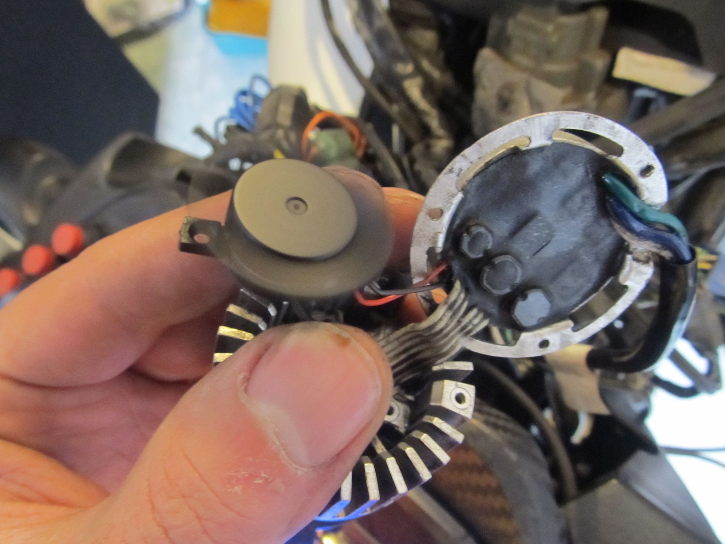 Reviving a Squeaky or Jammed Fan 12 Steps (with Pictures) Instructables