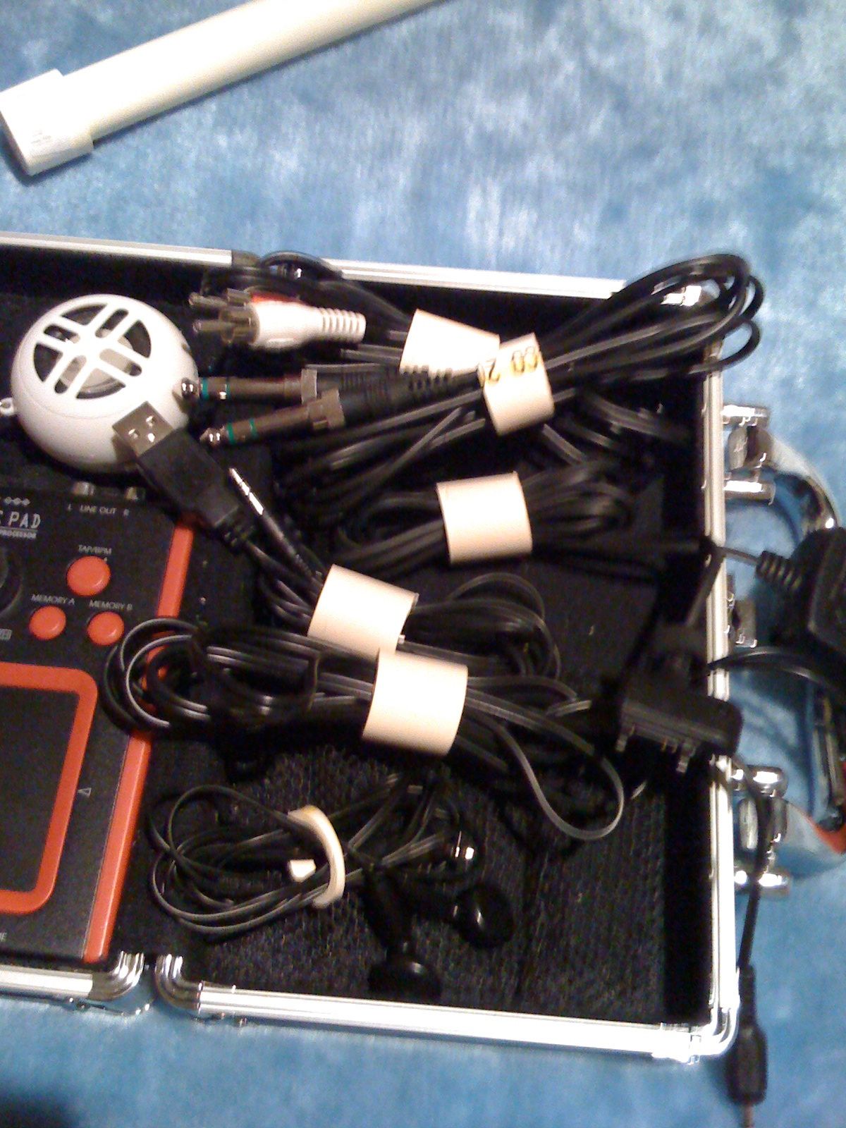 5-Minute-Project: Ultra Simple PVC Wire De-clutterers